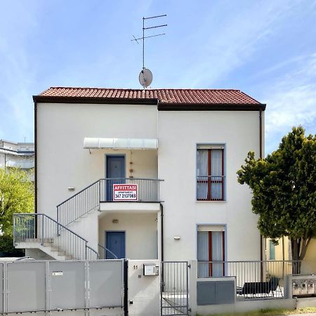 Villa Santin Carraro Immobiliare - Family Apartments Лидо ди Йезоло Екстериор снимка